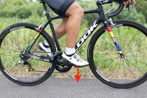 十分にペダルに力が加わる効率的な踏み込み