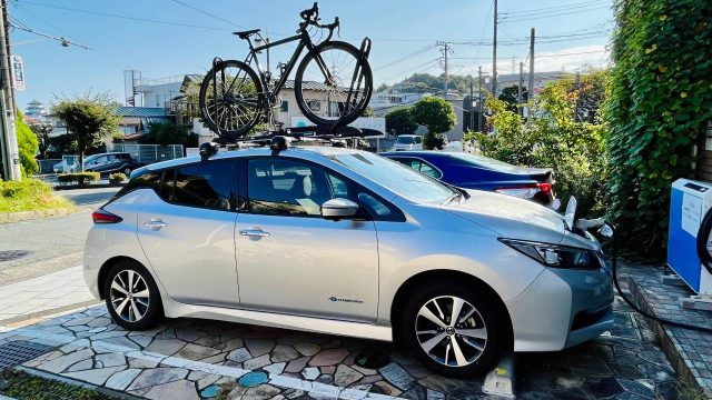 eemoがサイクルラック付きのカーシェアを開始
