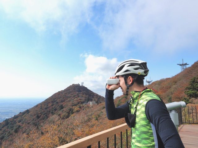 筑波山にいるのに25km近く先の霞ヶ浦見えてます笑