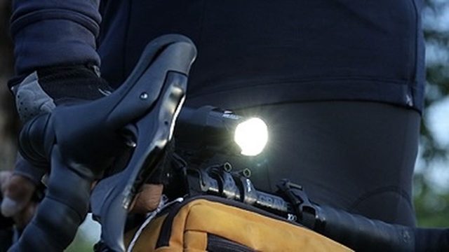 点灯最大12時間、約800ルーメンの明るさを誇る、キャットアイの新フロントライトがすごい!