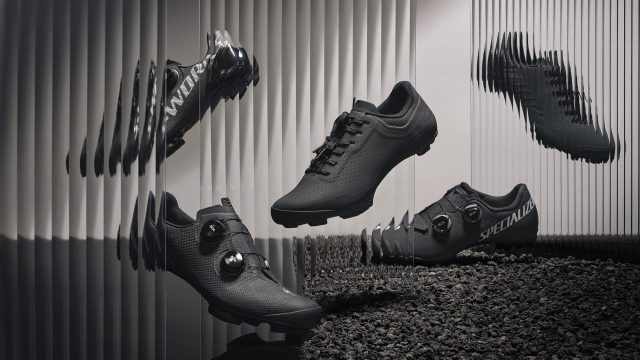 スピードを追求するS-Works Reconと、紐靴タイプのRecon ADV